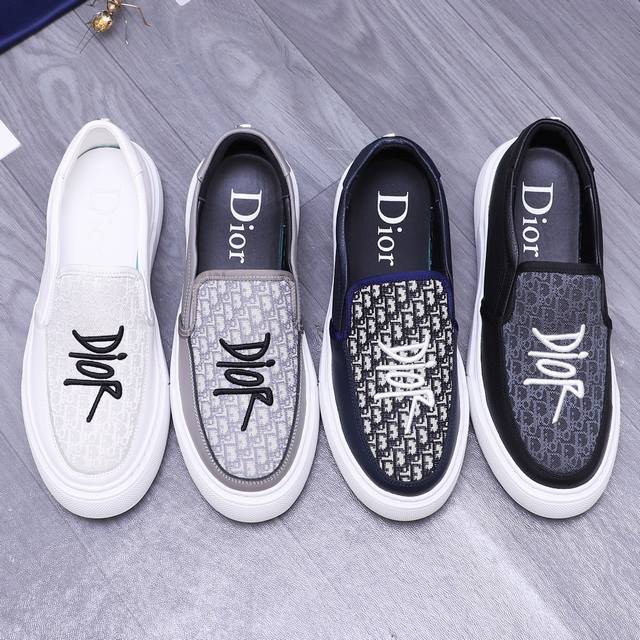 商品商标：Dior 迪奥 休闲套脚鞋 正码码数: 38-45 商品材料：精选透气印花鞋面 羊皮内里 橡胶大底